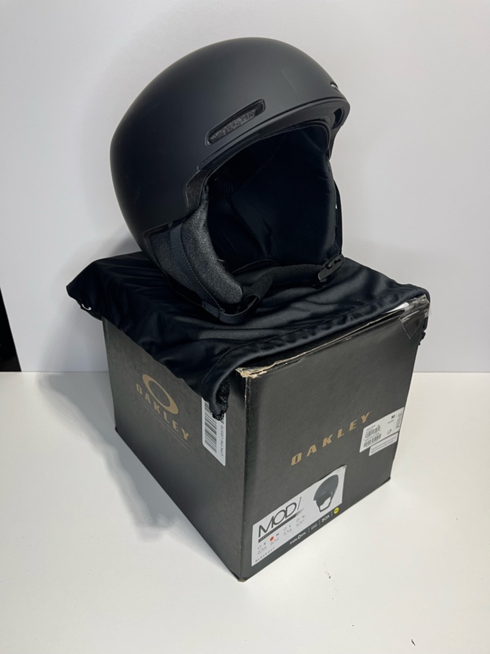 NEW Oakley MOD1 Snow Sports Ski Helmet in Matte Black Adult Medium 55-59 cm